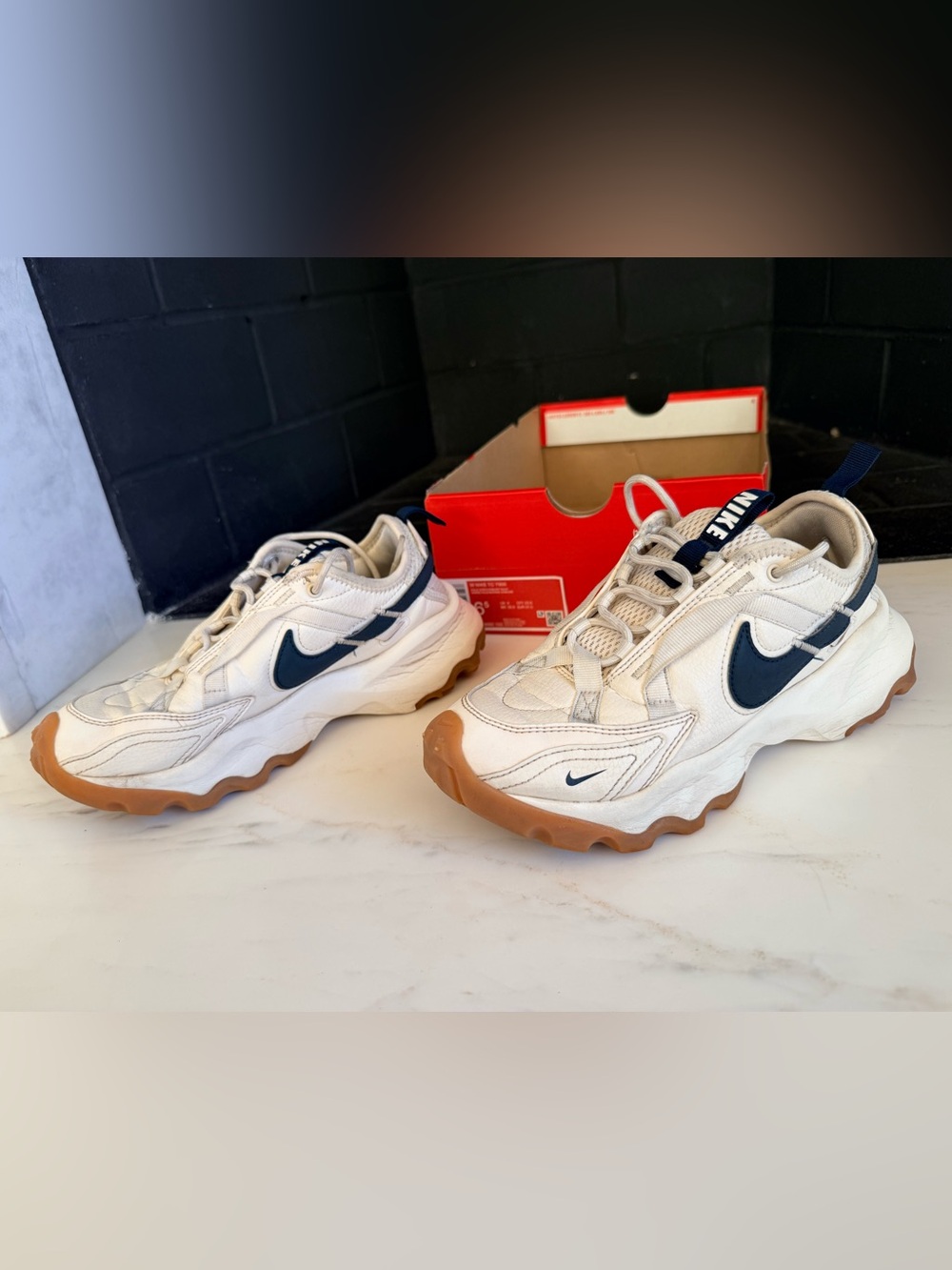 Nike TC 7900 Women's Sneakers Athletic Shoes Pale Ivory Gum Brown Navy
Size 6.5